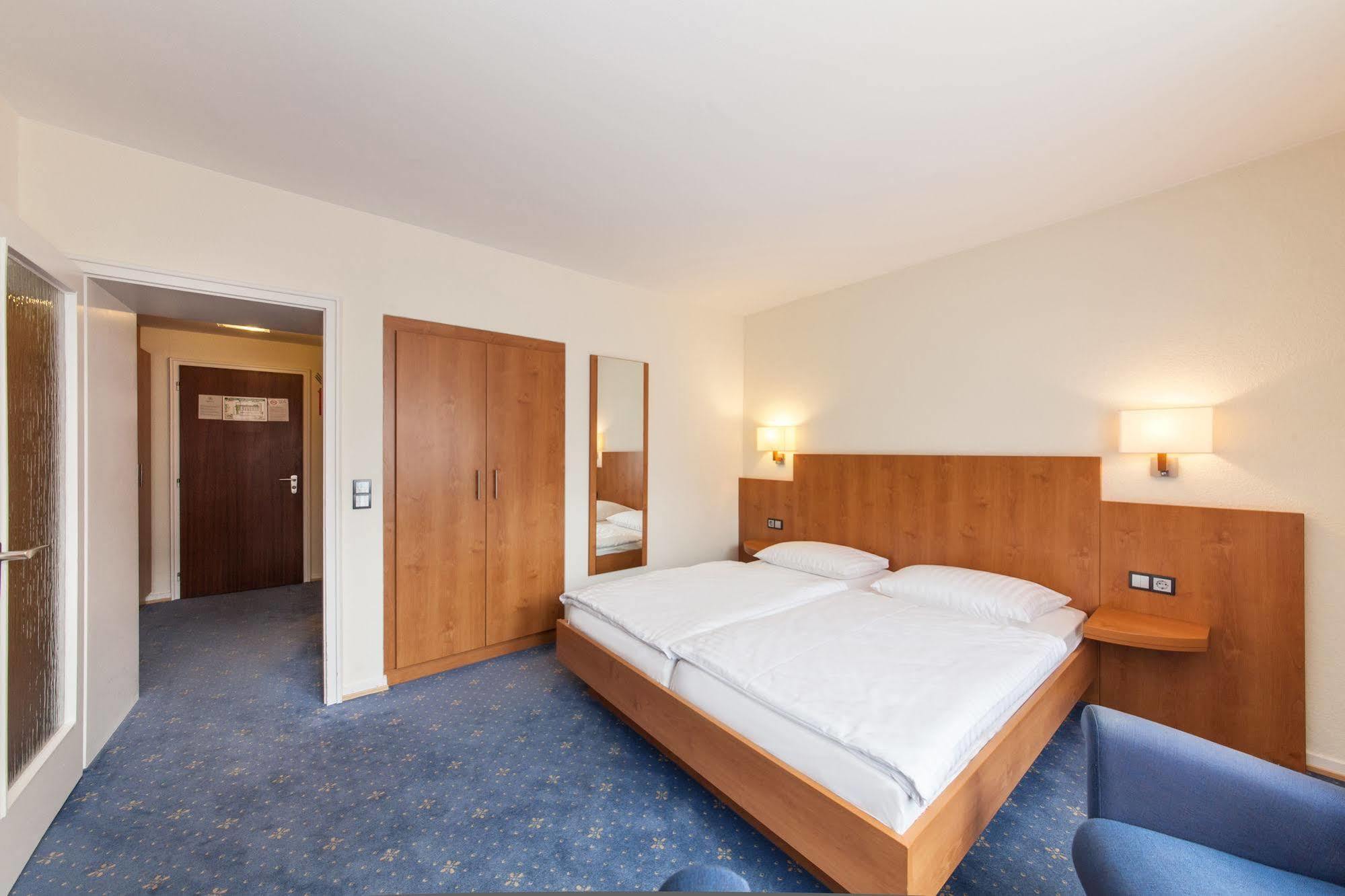 Hotel Drei Kronen Elmshorn Buitenkant foto