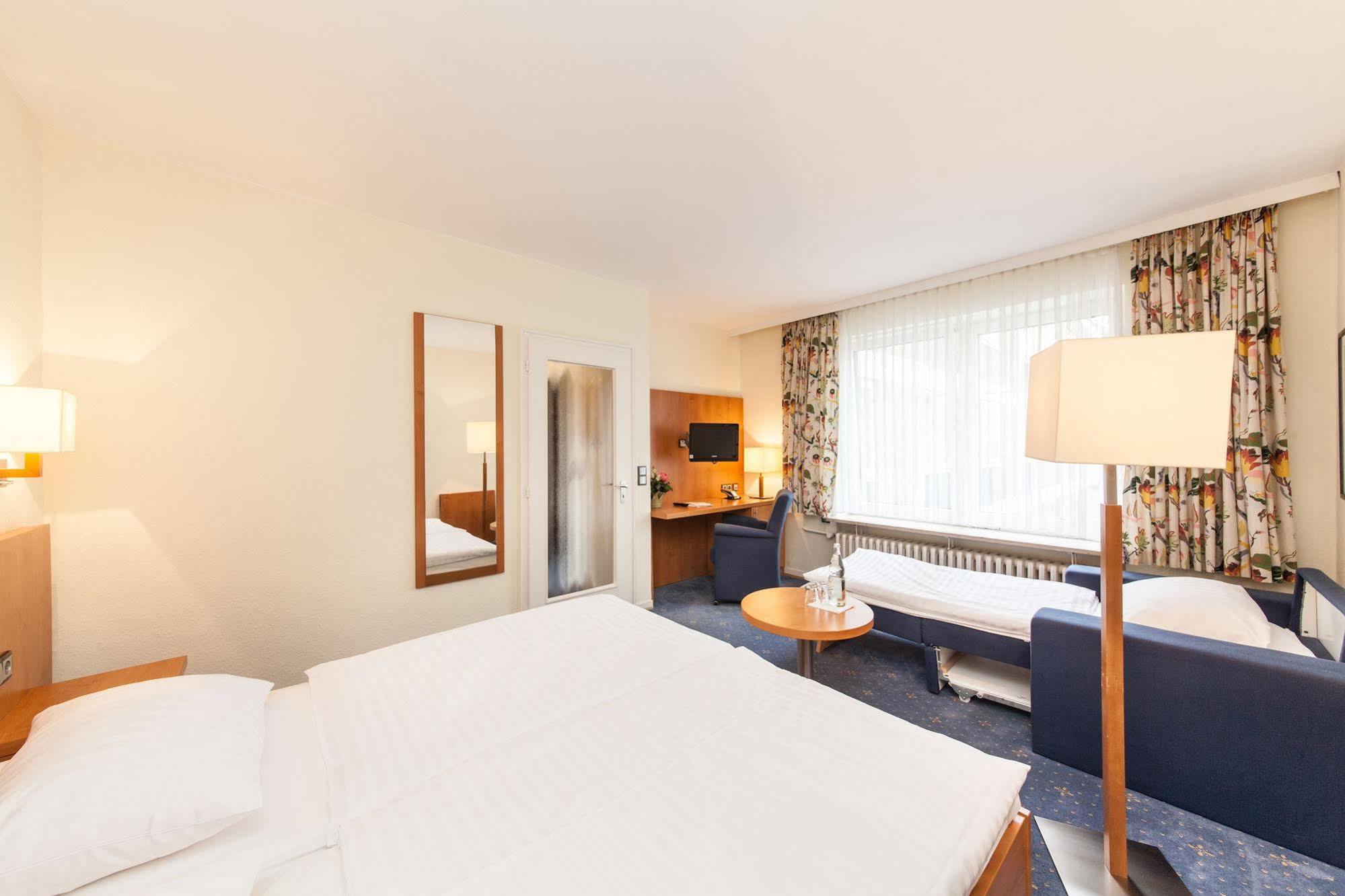 Hotel Drei Kronen Elmshorn Buitenkant foto